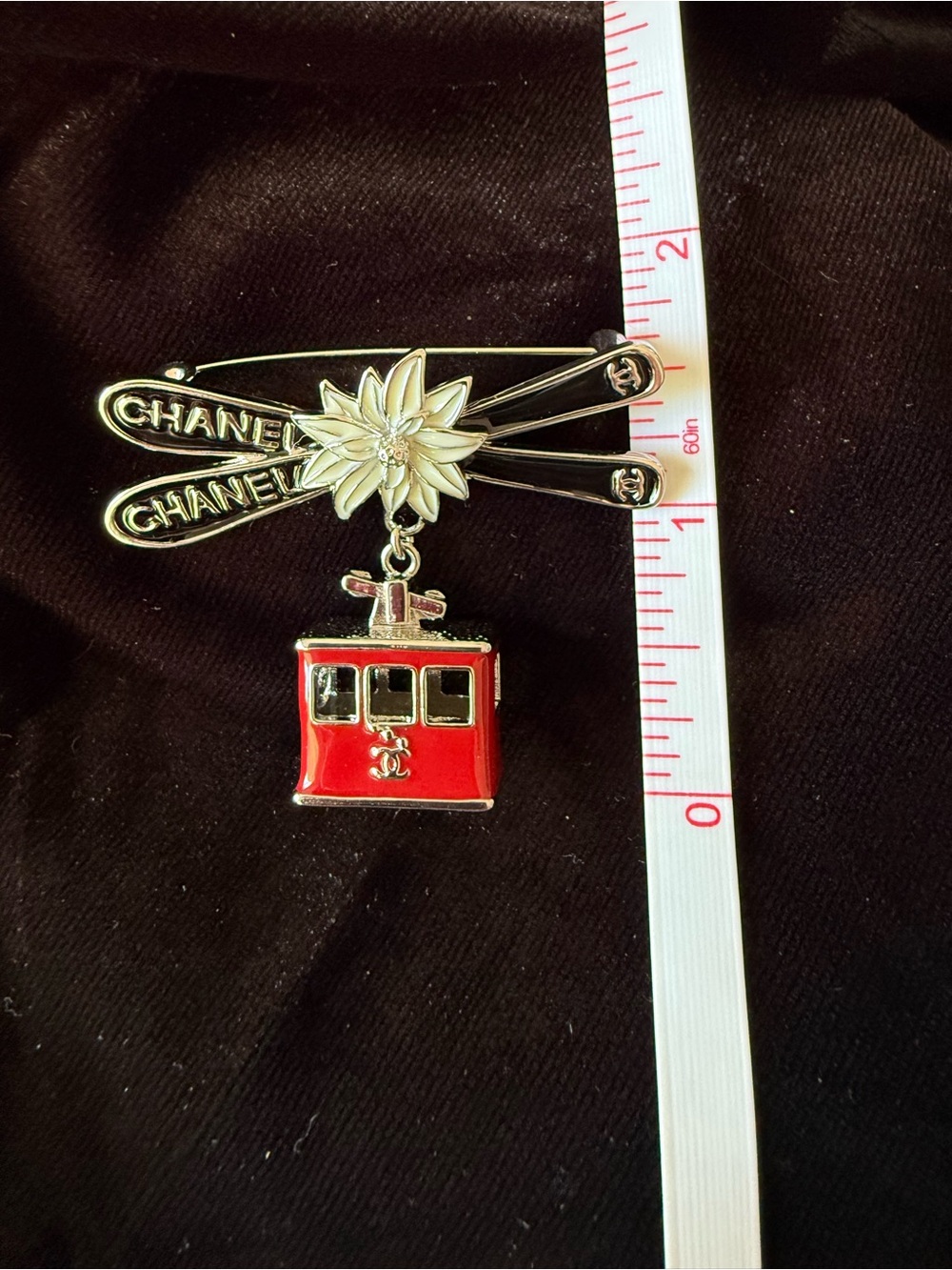 ChaneI Salzburg. Enameled Cable Car🚠 Skies ⛷️Flower🌸 Brooch - Picture 8 of 9